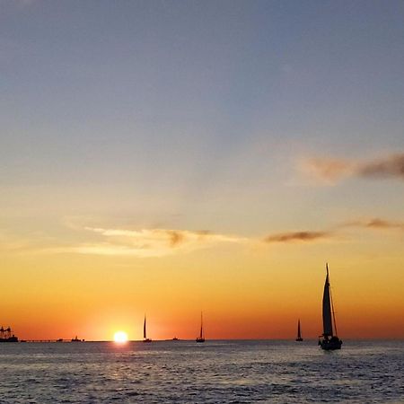 Апартаменты Be Local - Sleep Aboard The Santa Maria Sailing Boat In Лиссабон Экстерьер фото